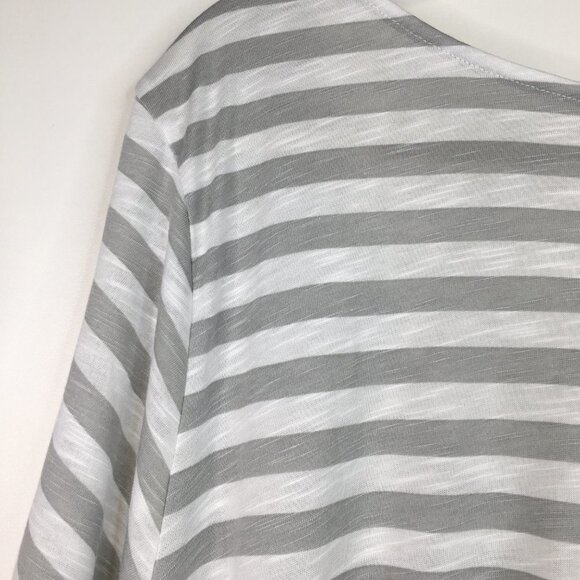 Torrid Classic Fit V-neck White/Gray Striped Lace Trim Top Size 6X. NWT - Picture 11 of 15